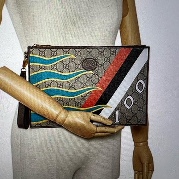 Gucci GG Supreme 100 geometric clutch - Picture 9 of 9